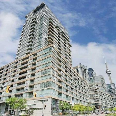 Three-Bedroom Condo With Free Parking Nearby Cn Tower With Lake View トロント エクステリア 写真