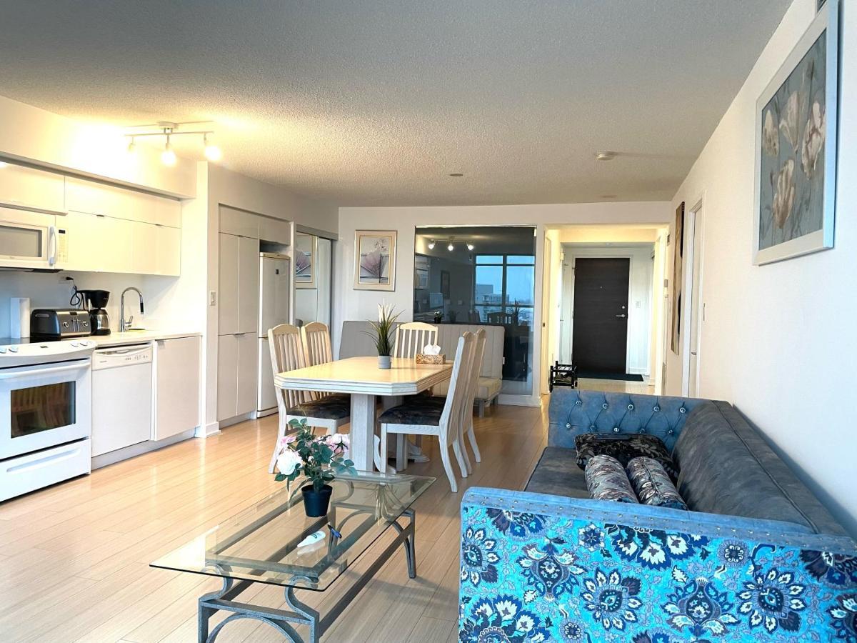 Three-Bedroom Condo With Free Parking Nearby Cn Tower With Lake View トロント エクステリア 写真