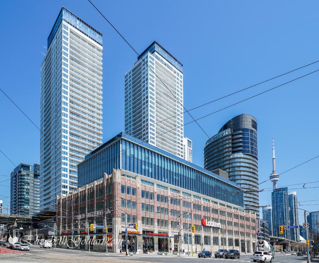 Three-Bedroom Condo With Free Parking Nearby Cn Tower With Lake View トロント エクステリア 写真