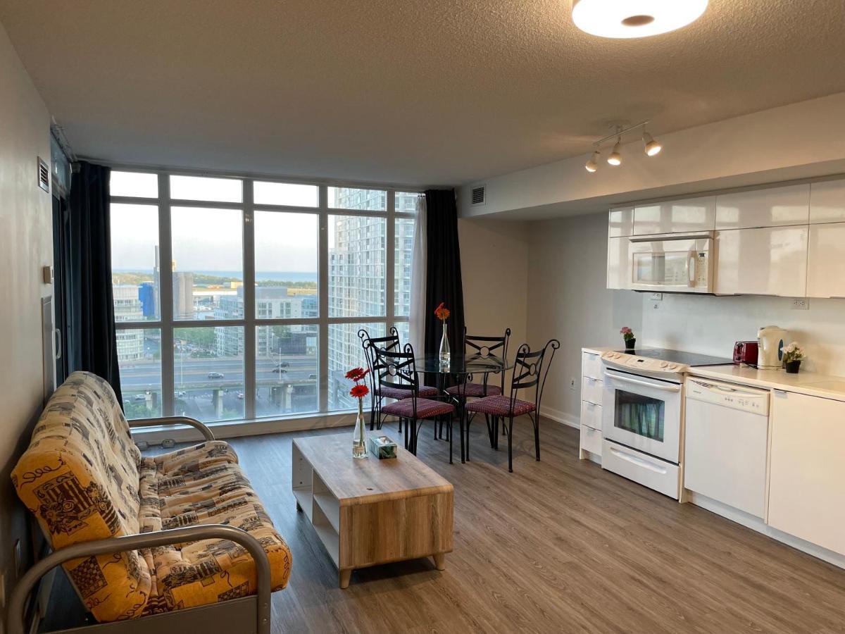 Three-Bedroom Condo With Free Parking Nearby Cn Tower With Lake View トロント エクステリア 写真