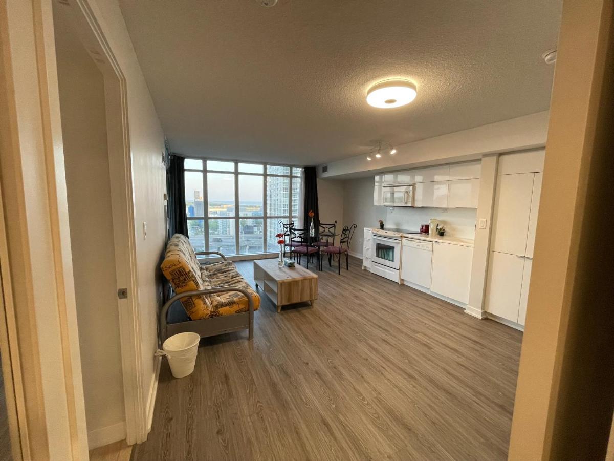 Three-Bedroom Condo With Free Parking Nearby Cn Tower With Lake View トロント エクステリア 写真